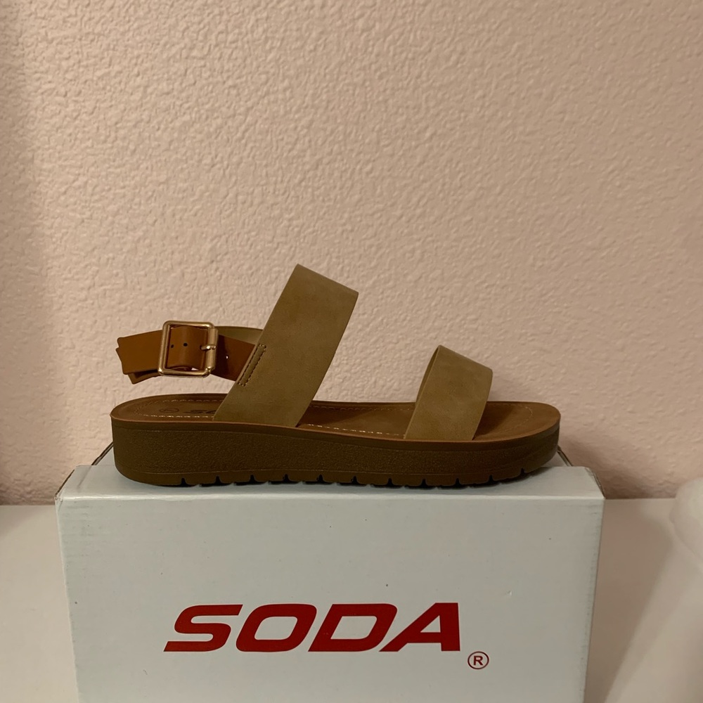 Soda sandals